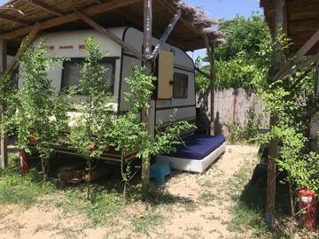 Фото номера Дом-фургон Кемпинги Oz Camping 2mai г. Доуэ-Май 4