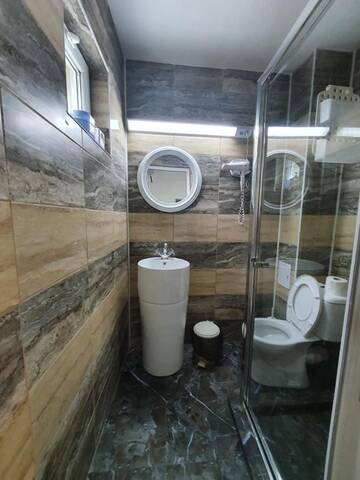 Фото номера Трехместный номер с собственной ванной комнатой Гостевой дом Casa Carmen Salina Artificiala г. Доуэ-Май 5